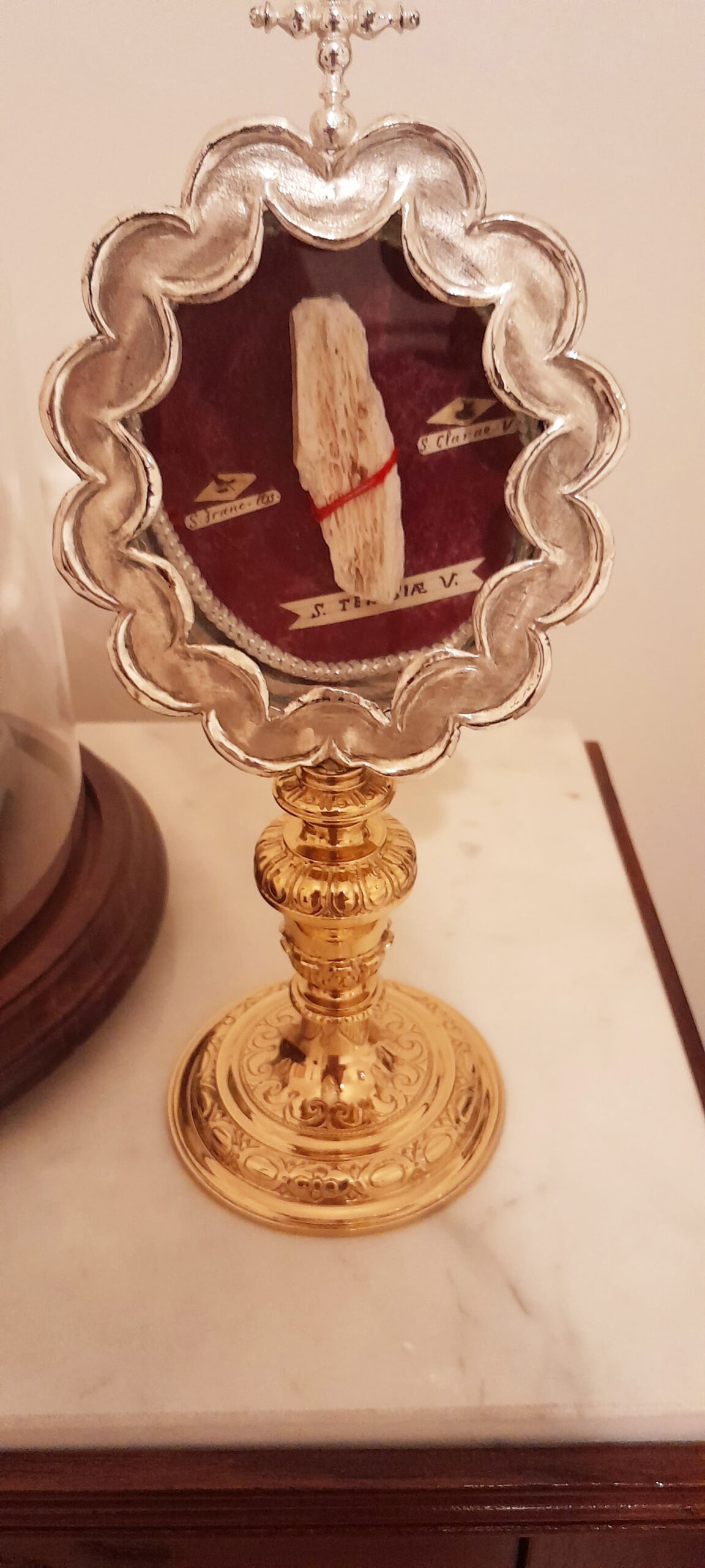 Relíquia de São Francisco de Assis, Santa Clara e Santa Teresa D_Avila em sua sala